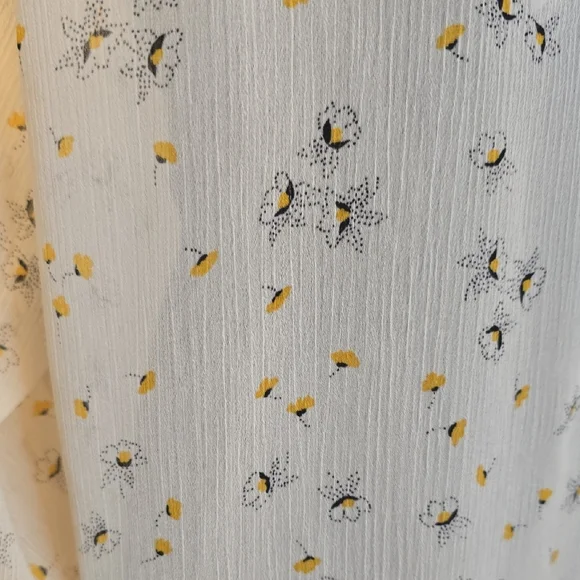 Torrid Cream Floral Blouse - Picture 4 of 4